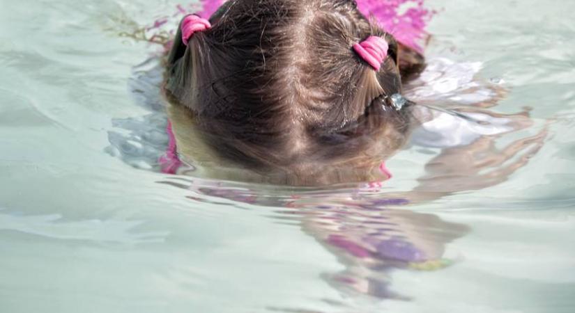 Megfulladt egy 6 éves kislány a Palatinus strandon: emiatt történt a tragédia