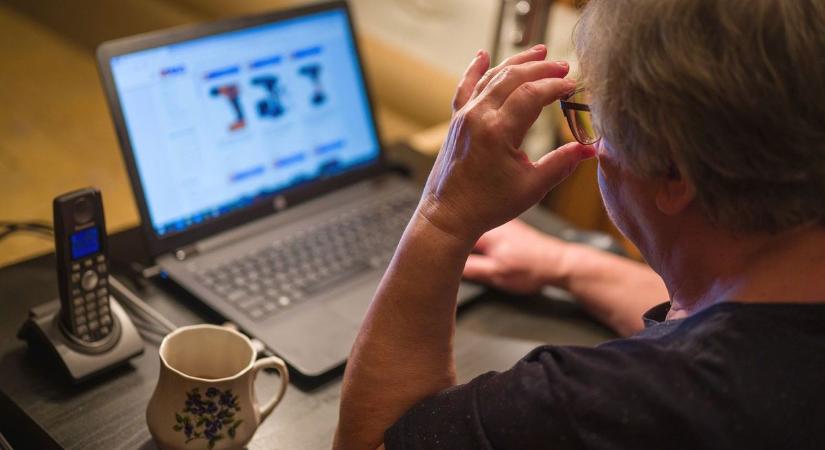 Döbbenet: nyugdíjasokat vernek át úgy, hogy egy híres orvos nevével élnek vissza
