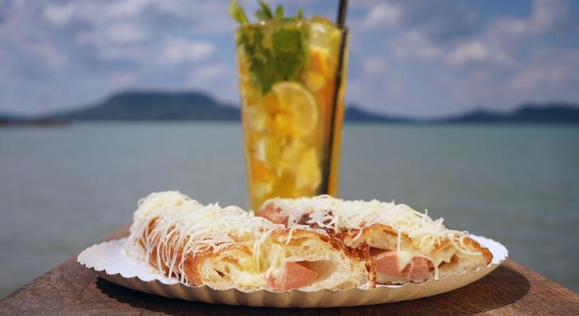 2500 nem sok érte? Lángosárak a Balaton-parton – ennyibe kerül a magyarok kedvence