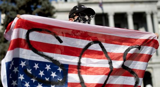 Katonai parádéval és tüntetéssel ünnepelte Amerika a hadserege 250. és Donald Trump 79. születésnapját