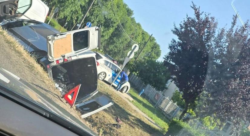 Elvesztette az uralmát a jármű felett? Árokba hajtott egy kisbusz Porcsalmán