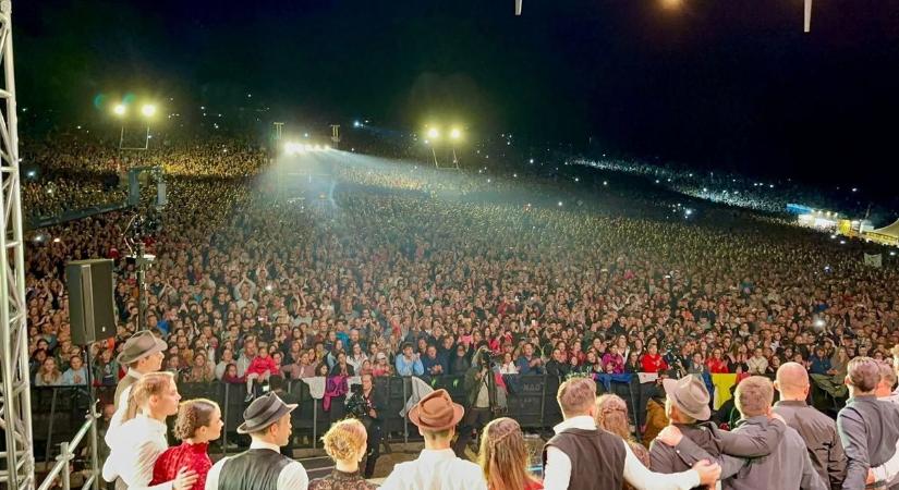 Hidegrázós: az ősi székely himnusszal ért véget a Bagossy Brothers koncertje Csíksomlyón (VIDEÓ)
