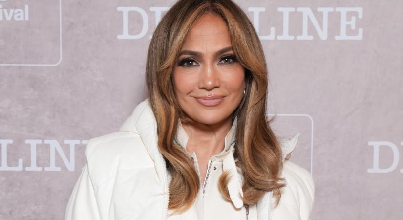 Jennifer Lopez sminkese elárulja a titkot: így lehet nőies, de rém egyszerű a szemsmink