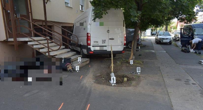 Borzasztó, mit tett! Beállva gázolta halálra a járdán az idős nőt