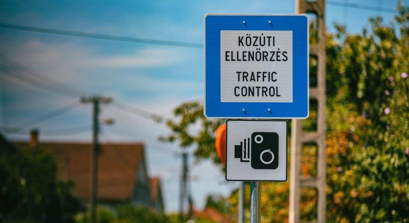 Úgy szórta a sárga csekkeket ez a debreceni traffibox, mint krupié a zsetont!