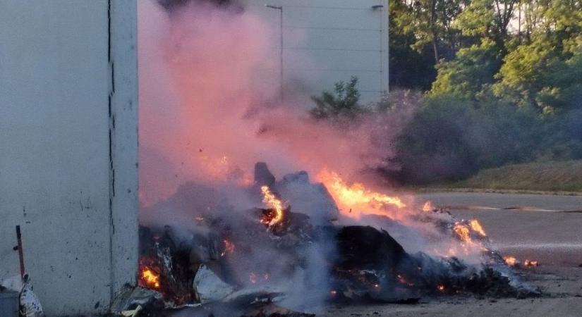 Hatalmas tűz ütött ki Isaszeg határában – Fotókon a megfékezett lángtenger