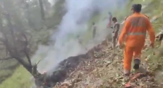 Zarándokokat szállító helikopter zuhant le Indiában, minden utas meghalt