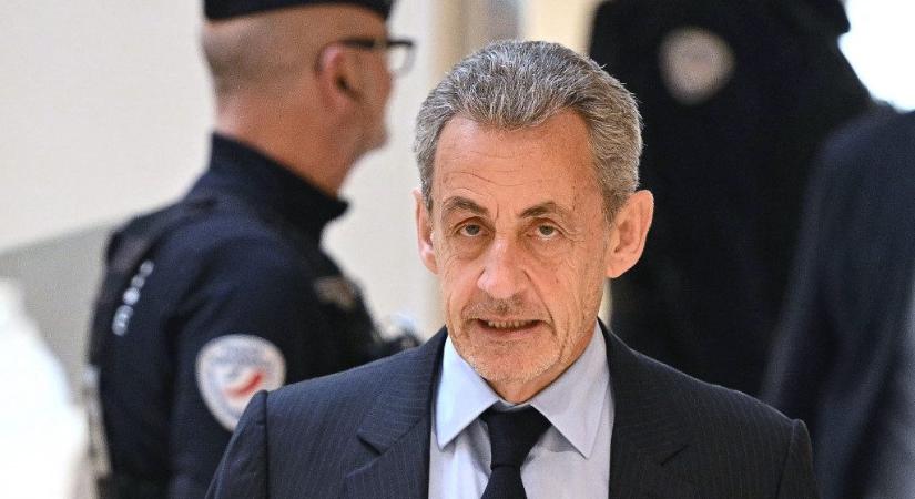 A korrupció miatt elítélt Nicolas Sarkozytől elveszik a Becsületrendet