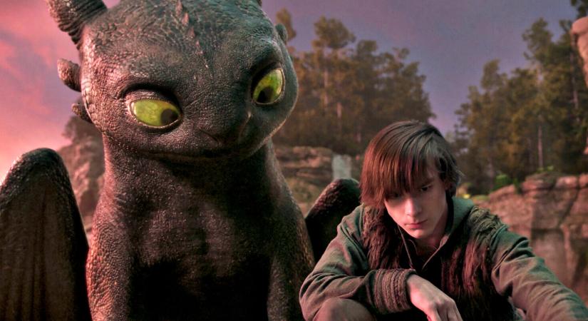 Ugyanazzal a CinemaScore-ral nyitott az Így neveld a sárkányodat élőszereplős remake-je, mint a széria eddigi összes animációs filmje