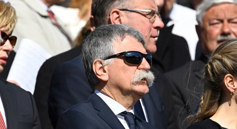 Egy politikustársa buktatta le Kövér Lászlót – A szigorú tekintetű házelnök egy „old timer” telefonon keresztül „erős embere” a Fidesznek