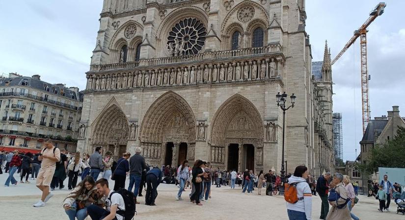 Ötmillió látogató hat hónap alatt - megnéztük az újjáépített Notre-Dame székesegyházat -fotók, videó!