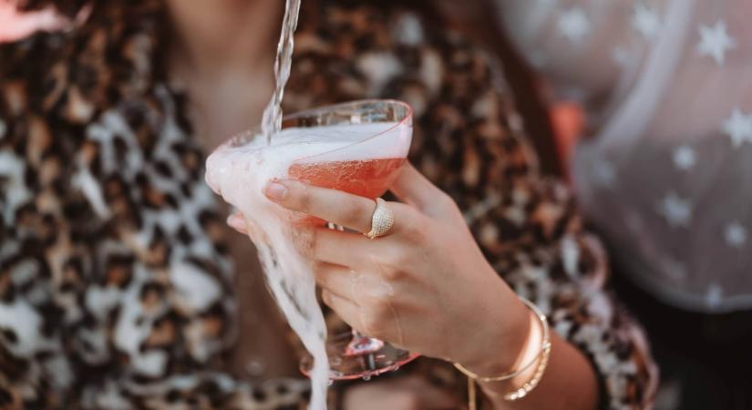 Idősebb korodban jobban beüt az ital? Így változik az alkoholtűrő képesség