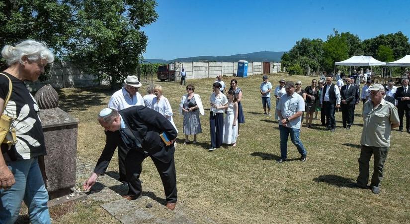 A legyilkolt gyöngyösi zsidókra emlékeztek