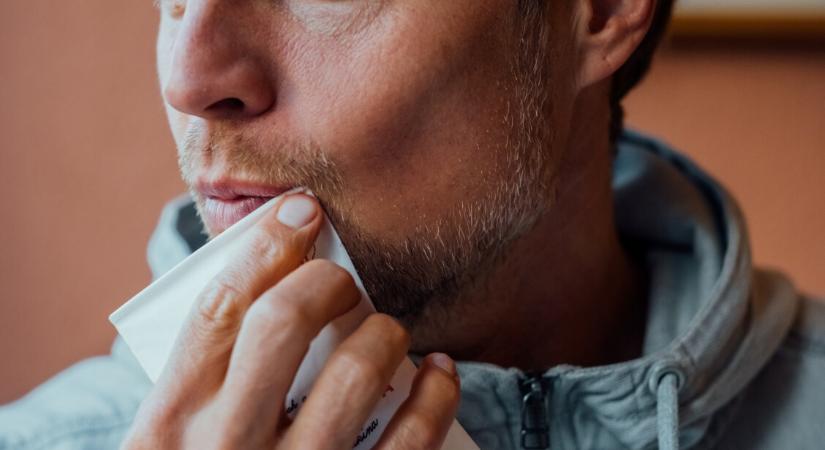 Fémes íz a szájban: komoly betegségre is figyelmeztethet