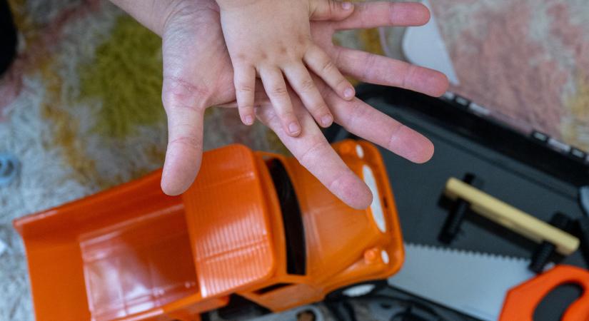Megéri aktívan részt venni a gyereknevelésben: jobb élet vár a bevonódó apákra