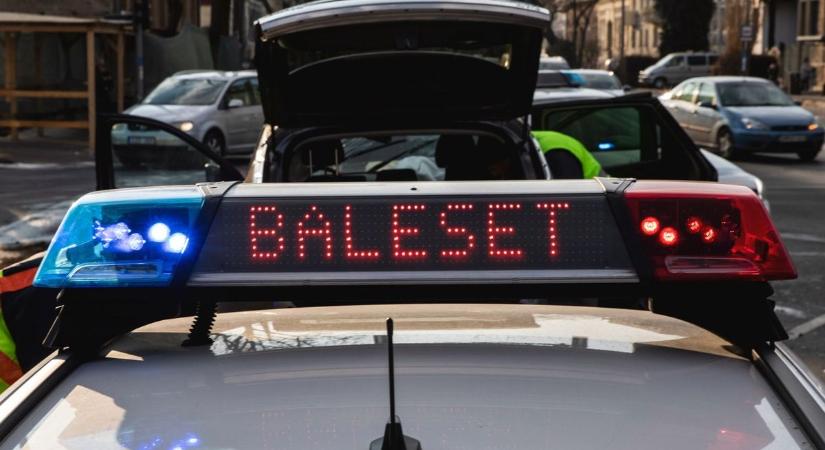 Felborult egy motoros Debrecenben