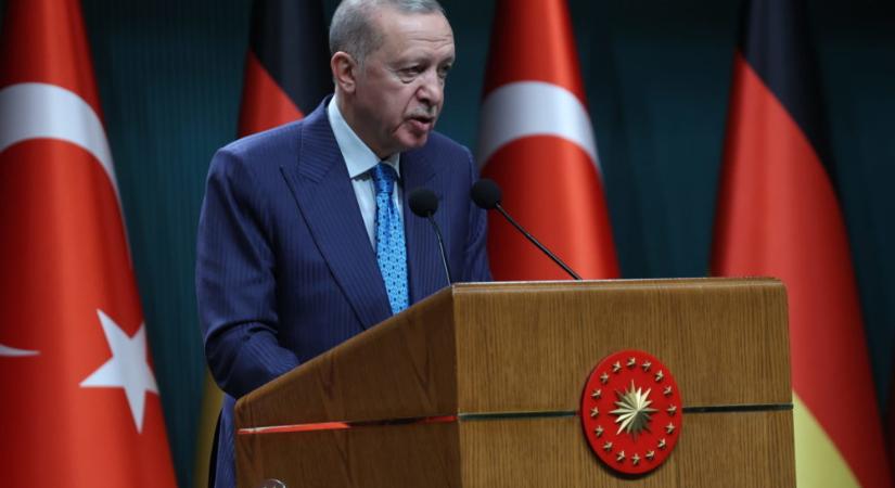 Erdogan Trumpnak: Törökország kész közvetíteni az atomvita megoldásában