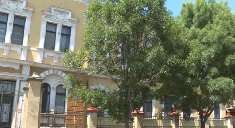 A szentesi kórházban a levükben főnek a betegek, a belügy szerint viszont nincs klímakrízis