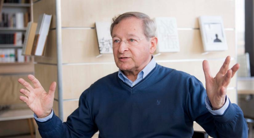 Nádas Péter: „Olyan ember a mi hazánkban ritkán terem, aki világméretű diskurzusba beleszólna, legfeljebb a regnáló magyar miniszterelnöknek és külügyminiszterének vannak ilyen jellegű rögeszméi és hiedelmei”