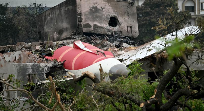 Megtalálták a lezuhant Air India-gép második fekete dobozát is
