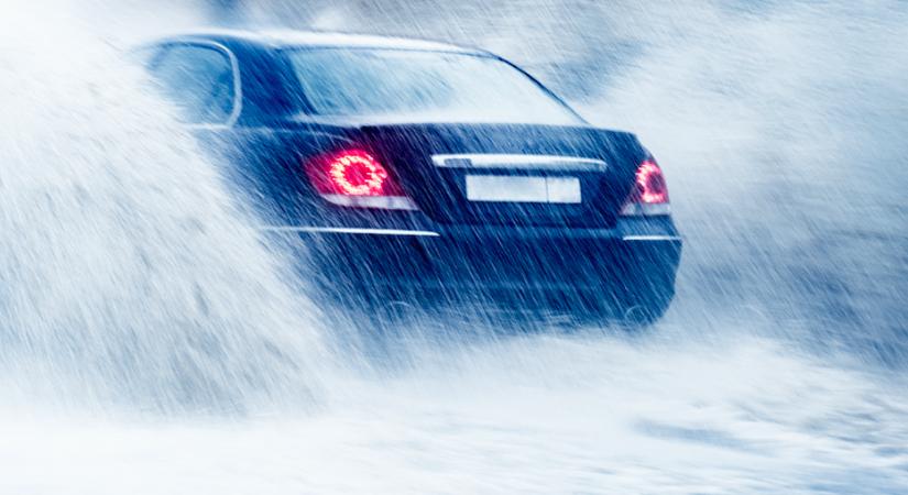 75 km/h-s szél, felhőszakadás, jég: 14 vármegyére frissítették a riasztást