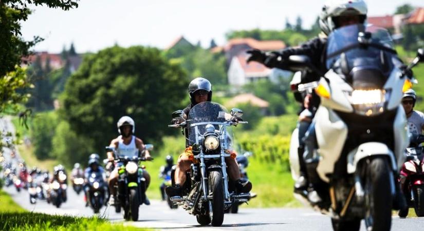 Pokoli túra: kémnek hittek a hatóságok egy magyar motorost Iránban – letartóztatták és 10 évre kitiltották az országból