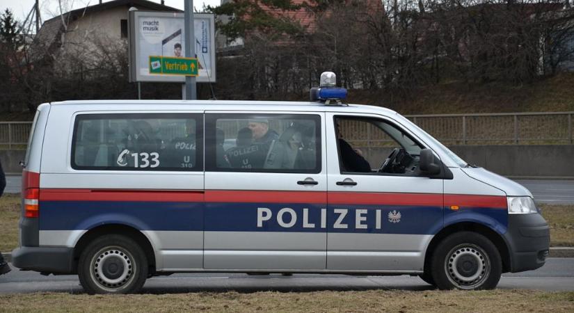 Késsel fenyegetőzött egy szerb fiatal Bécsben, a rendőrök súlyosan megsebesítették