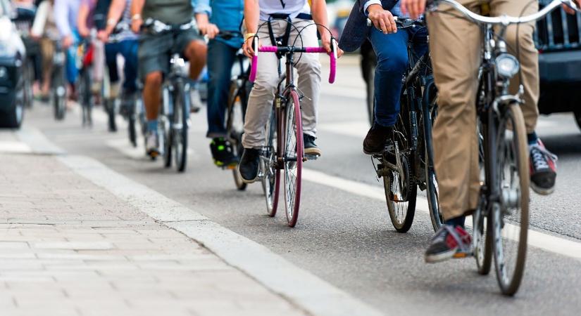 Teljesen felforgatja a biciklisek életét az új KRESZ