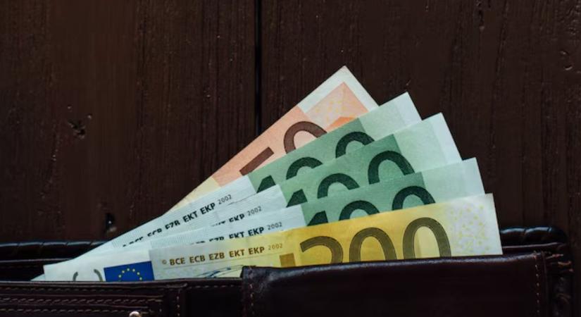 Újra 400 forint felett az euró