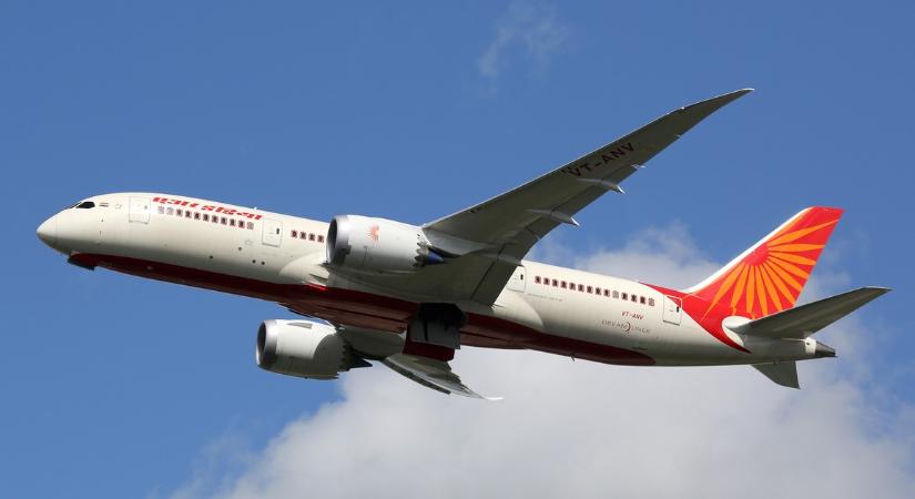 Újra vészhelyzet az Air India járatán - műszaki hibát érzékelt a pilóta, visszafordították gépet