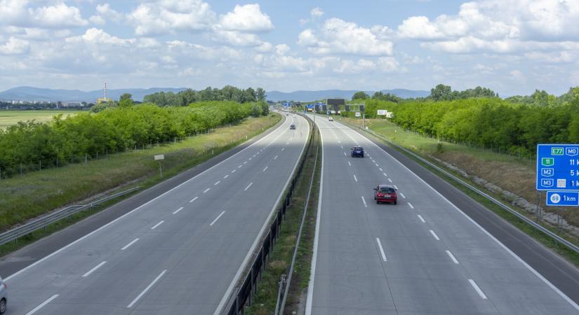 Több kilométeren torlódik az M0-s autóút egy hármas karambol miatt