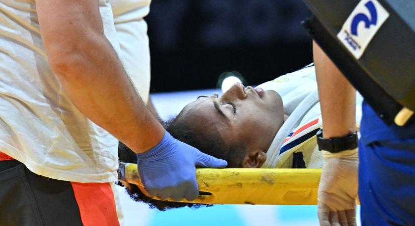 Dráma a budapesti vb-n: elveszítette az eszméletét a francia a fojtás után (VIDEÓ)