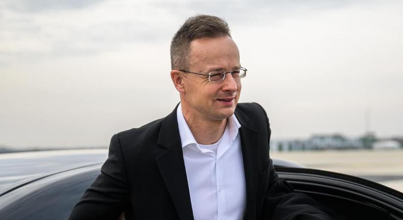 Szijjártó Péter körül is szaporodnak a milliárdosok