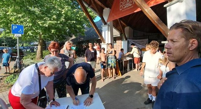 VIDÉKI LAPSZEMLE – Lázárinfó, csótányok, demonstráló strandolók
