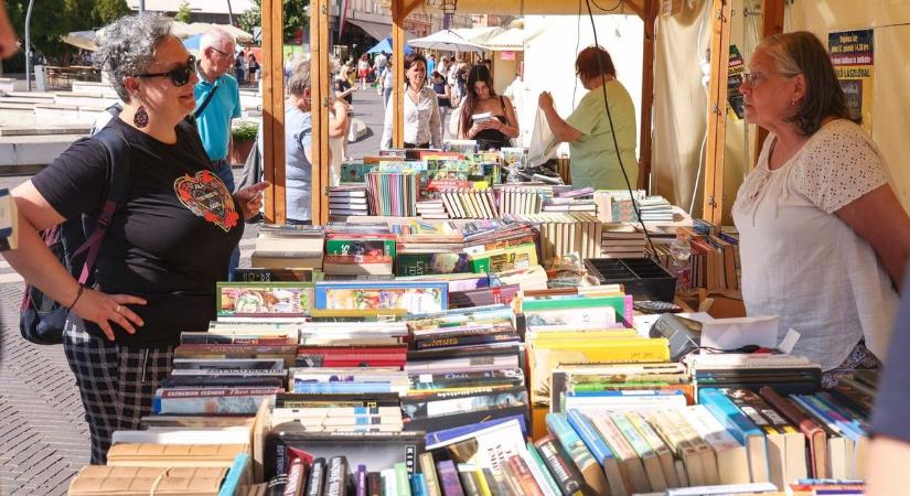 Meglepő miért egyre népszerűbbek a könyvek, pedig egyre drágábbak is, mégis viszik, mint a cukrot