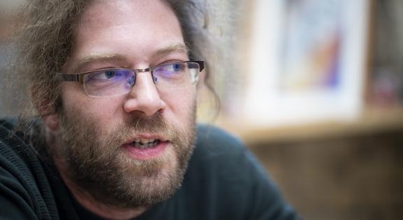 Varró Dániel elképzelt egy könyv nélküli világot: az íbuk vagina nélküli nő
