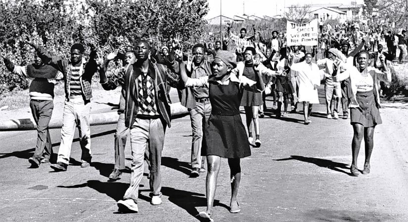 1976. június 16.: Dél-afrikai diákok sztrájkja az afrikaans nyelv ellen