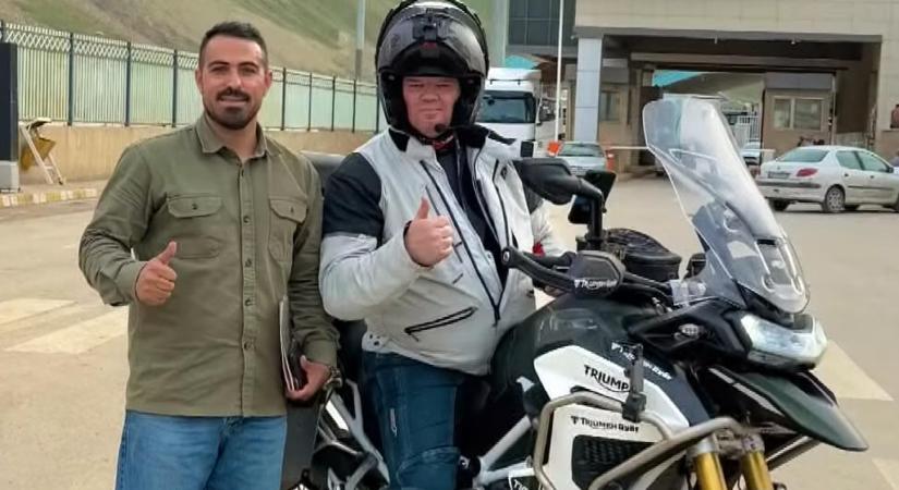 Őrizetbe vettek és négy napig fogva tartottak egy magyar motorost Iránban