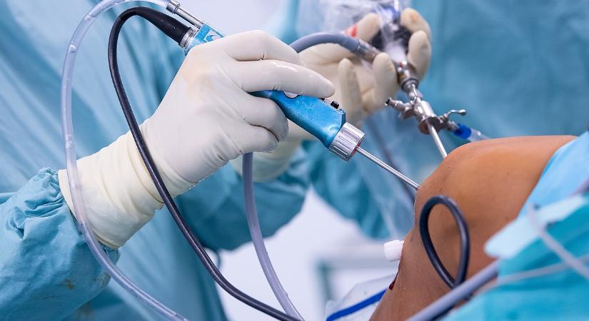 Drága a menekülőút: iszonyú pénzeket hagyunk a magánrendelőkben