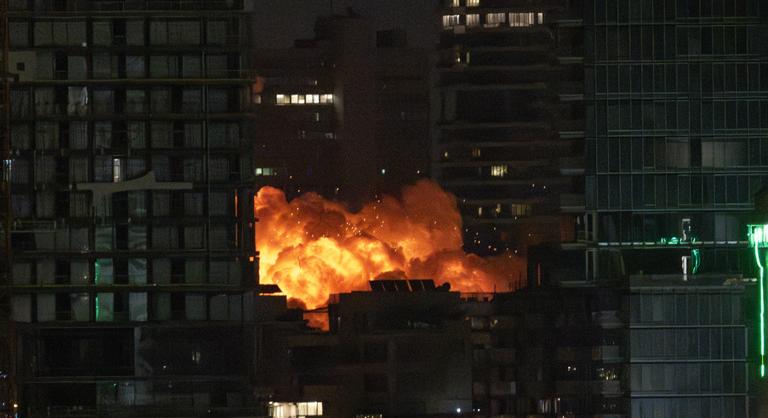 Lángolt az ég Tel-Aviv felett, videón a példátlan iráni csapás