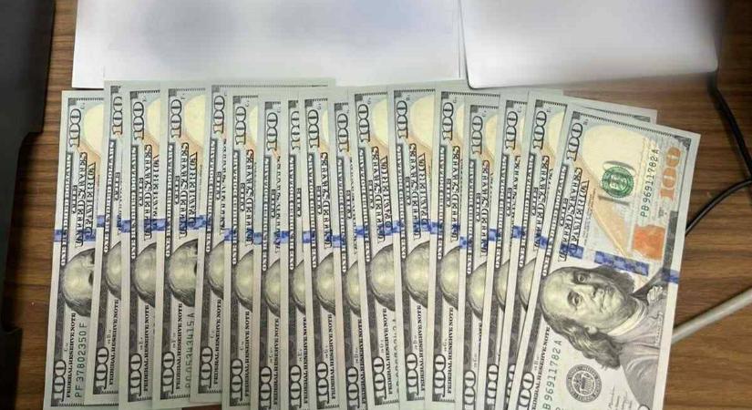 Megpróbálta megvesztegetni az asztélyi határőrt – 1700 dollárt ajánlott fel