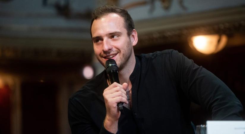 Sejtelmes videóval jelentette be az Erkel Színház: Brasch Bence csatlakozik a társulathoz