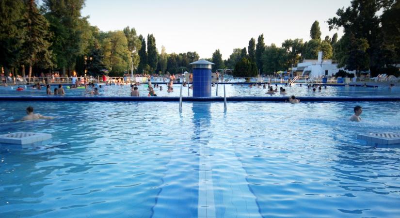 Tragédia a Palatinus Strandon: újabb részletek derültek ki a vízbe fulladt kislány ügyében