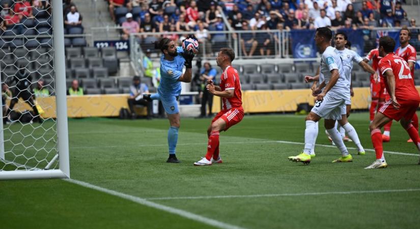 „A számlákkal majd megküzdök, de megéri” – raktárban dolgozik a kapus, aki tíz gólt kapott a Bayerntől a klubvébén