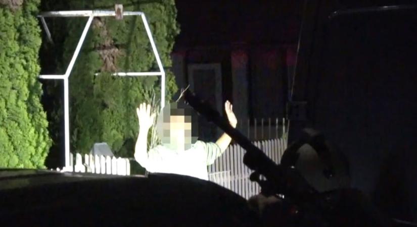 Felvételek az Orbán Viktor meggyilkolására készülő férfiről - ezzel a karddal akarta levágni a miniszterelnök fejét, de nem komolyan
