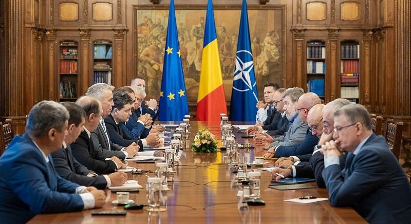 A pártok, a szakszervezetek és a munkáltatói szövetségek egyeztetnek a megszorításokról