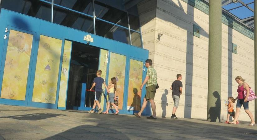 Bezárás – a Pécs Pláza kedvenc üzlete egy ideig nem fogad vásárlókat