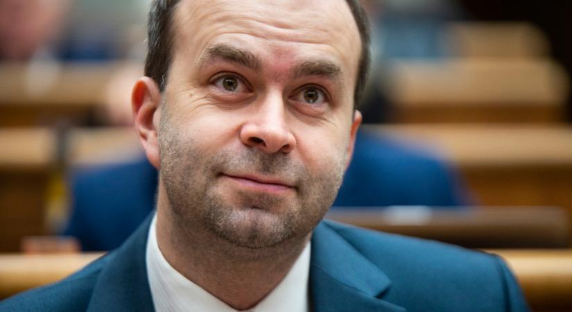 Podmanický: a konzervatív képviselők támogassák az alkotmánymódosítást!