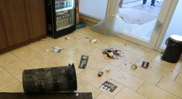 Két egri üzletbe is betört, konkrétan egy kukával