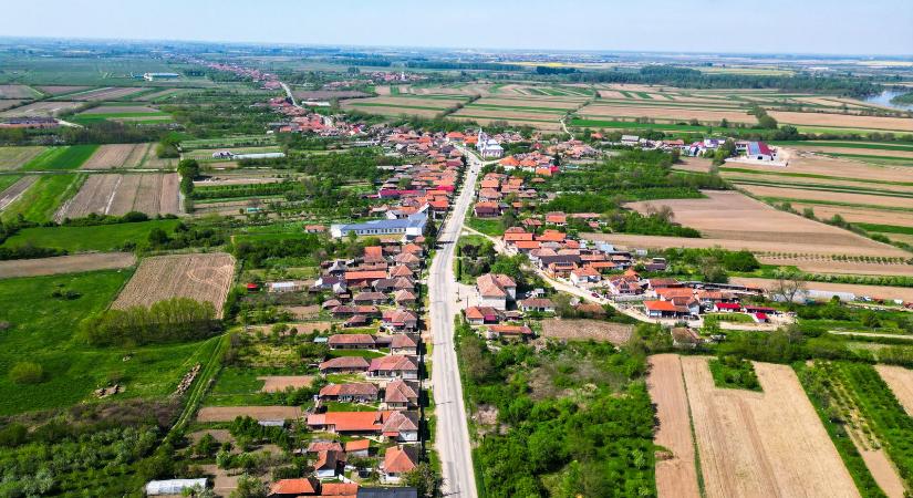 Összeköttetés: 200 ezer lejből újít utat a Szatmár Megyei Tanács